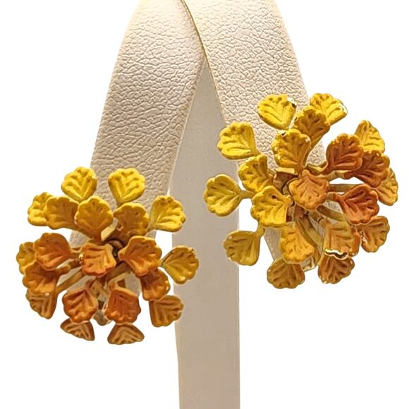 1950s VTG Enameled Flower Earrings Clip-on Yellow Orange Textured Open Retro - Picture 1 of 4